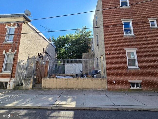 1805 S 5th St in Philadelphia, PA - Building Photo - Building Photo