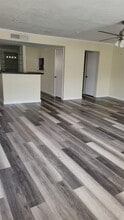 8367 Nairn St in Houston, TX - Building Photo - Building Photo