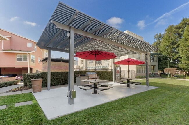 The Lexington Apartments in Davis, CA - Building Photo - Building Photo