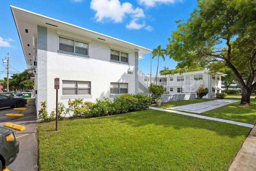 3501 Van Buren St, Unit 15 in Hollywood, FL - Building Photo