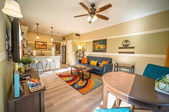 3404 American Dr in Lago Vista, TX - Foto de edificio - Building Photo