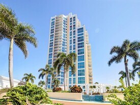 400 Beach Dr NE in St. Petersburg, FL - Building Photo