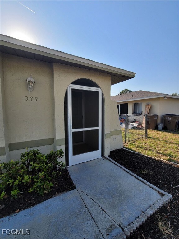 933 SE 23rd Pl in Cape Coral, FL - Building Photo - Building Photo