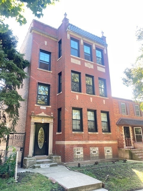property at 2617 W Rascher Ave