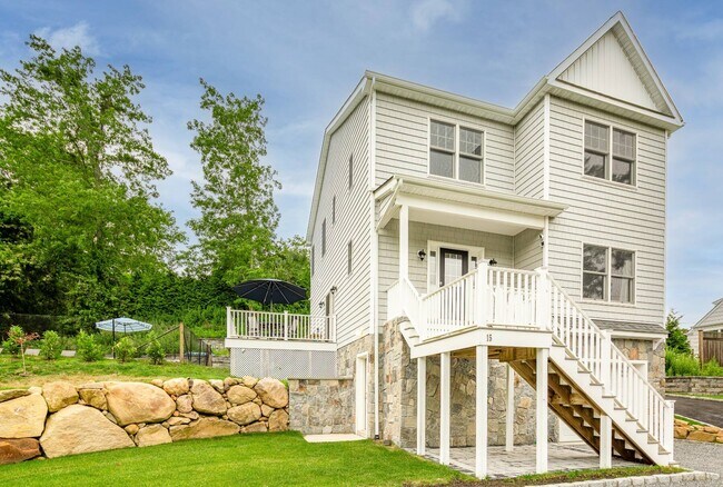 property at 15 S Beach Rd