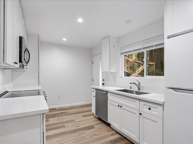 14842 Canyon 1 Rd in Guerneville, CA - Foto de edificio - Building Photo