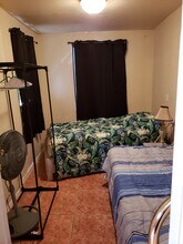 827 Briggs St in West Palm Beach, FL - Foto de edificio - Building Photo