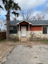 309 S Avenue C, Unit A in Elgin, TX - Building Photo