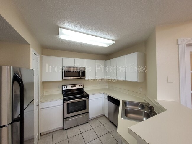 575 Bloomington Ct in Altamonte Springs, FL - Building Photo - Building Photo