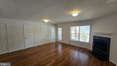 4105 Hazelwood Ct in Fairfax, VA - Building Photo - Building Photo