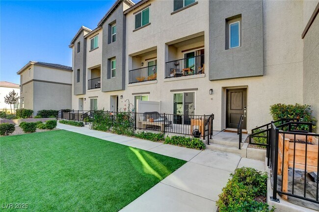 2824 Copper Wind Ln in Las Vegas, NV - Building Photo - Building Photo