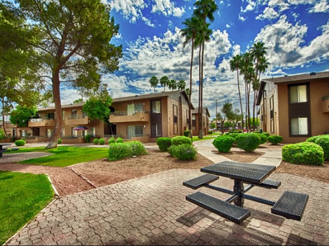 Tempe Park Place in Tempe, AZ - Building Photo