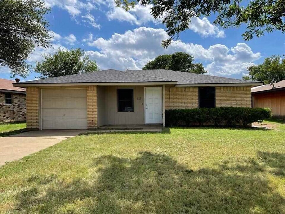 513 N Bois D Arc St in Holliday, TX - Building Photo