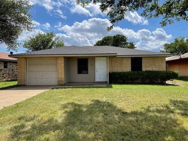 property at 513 N Bois D Arc St