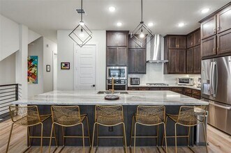 1053 Manacor Ln in Dallas, TX - Building Photo - Building Photo