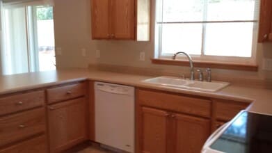1034 SW Princeton Pl in Grants Pass, OR - Building Photo - Building Photo