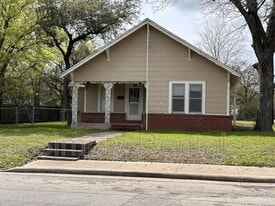 2501 Monroe St in Commerce, TX - Building Photo