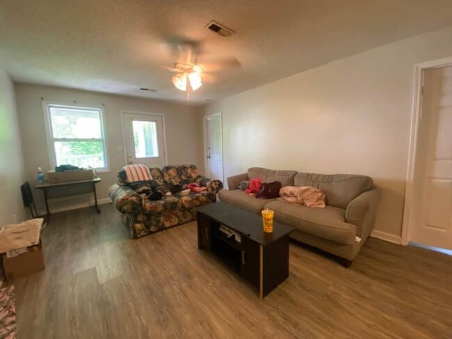 Room in Condo on Carlton Ave in Raleigh, NC - Building Photo - Building Photo