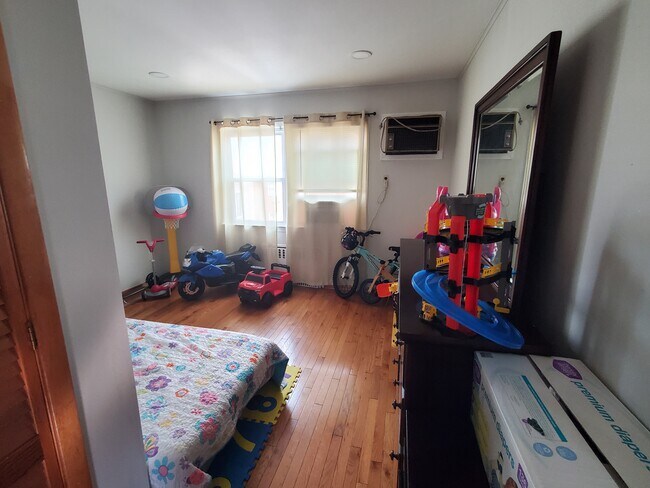 308 3rd St, Unit 2nd floor in Cliffside Park, NJ - Foto de edificio - Building Photo