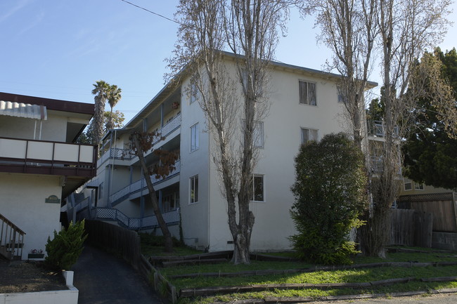 16030 Foothill Blvd in San Leandro, CA - Building Photo - Building Photo