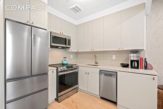 109 Troutman St in Brooklyn, NY - Building Photo - Building Photo