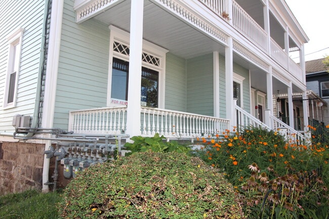 16 Main St