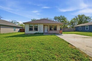 1901 Wright St in Greenville, TX - Building Photo