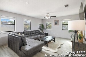 1267 E Common St in New Braunfels, TX - Building Photo - Building Photo