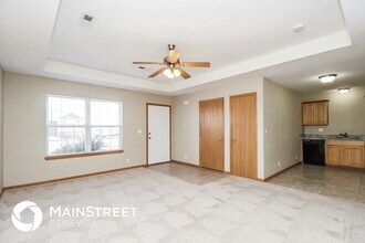 211 Golfview Dr in Pleasant Hill, MO - Foto de edificio - Building Photo