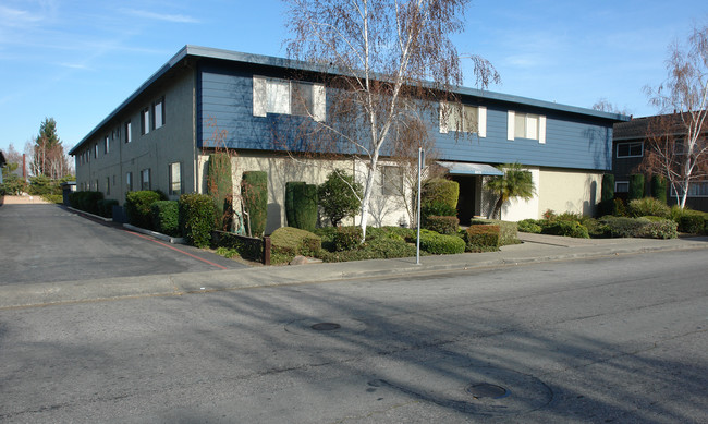 Dry Creek Apartments in Mountain View, CA - Building Photo - Building Photo