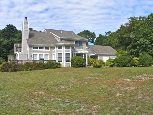 223 Sandpiper Ln in Tisbury, MA - Foto de edificio - Building Photo