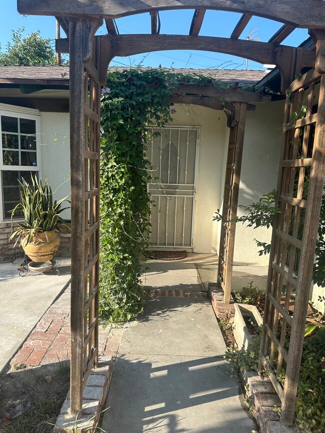 property at 3217 Knoll Way