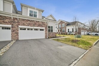 25 Stone Ct in Morristown, NJ - Building Photo - Building Photo