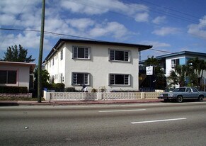 8430 Harding Ave Apartamentos