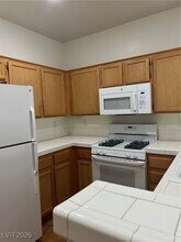 10201 Deerfield Beach Ave in Las Vegas, NV - Building Photo - Building Photo