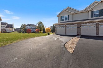 2115 Canyon Creek Ct in Aurora, IL - Building Photo - Building Photo