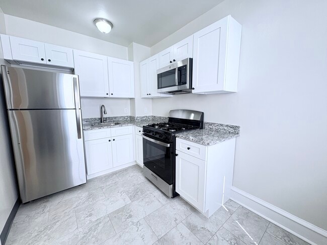 Victoria Arms Apartments in Havertown, PA - Building Photo - Building Photo