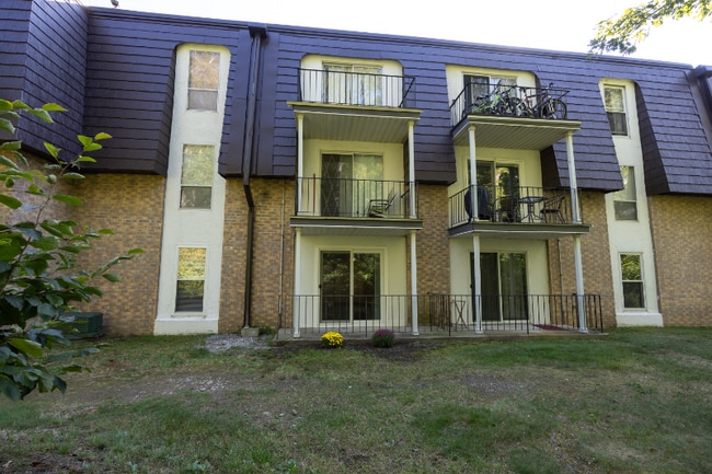 23 Shadowbrook Ln