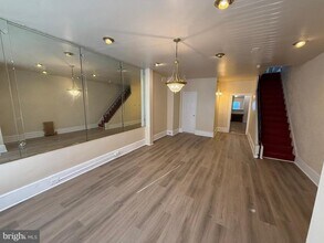 247 E Oak St in Norristown, PA - Building Photo - Building Photo