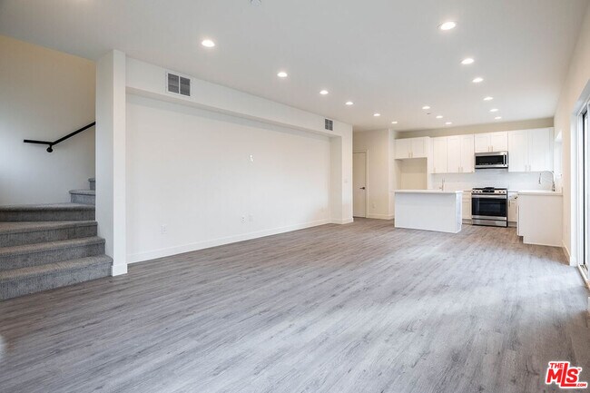 4806 Elmwood Ave in Los Angeles, CA - Building Photo - Building Photo