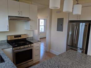 22 Leland St, Unit 3 in Somerville, MA - Building Photo - Building Photo