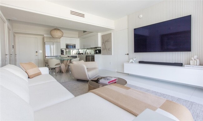 92 SW 3rd St, Unit 1711 in Miami, FL - Building Photo - Building Photo