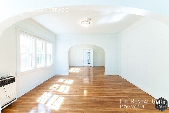 854 Figueroa Terrace in Los Angeles, CA - Building Photo - Building Photo