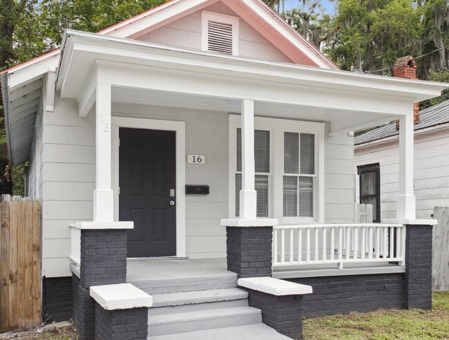 property at 16 W 54th St