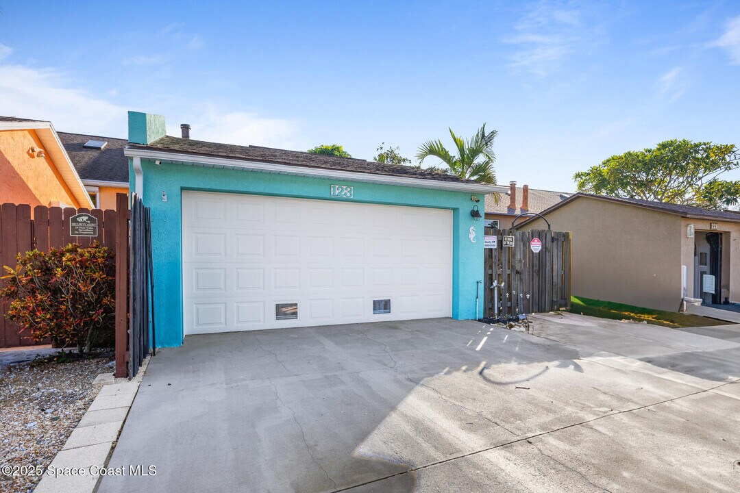 123 Adams Ave in Cape Canaveral, FL - Building Photo