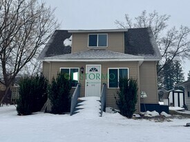 626 Oak St NE in Hutchinson, MN - Building Photo