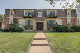 Montclaire Apartments in Kansas City, MO - Building Photo - Building Photo