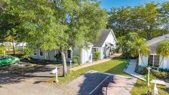 11110 SW 9th Pl in Davie, FL - Building Photo