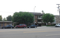 Burbank Garden Apartments in Sherman Oaks, CA - Building Photo - Building Photo