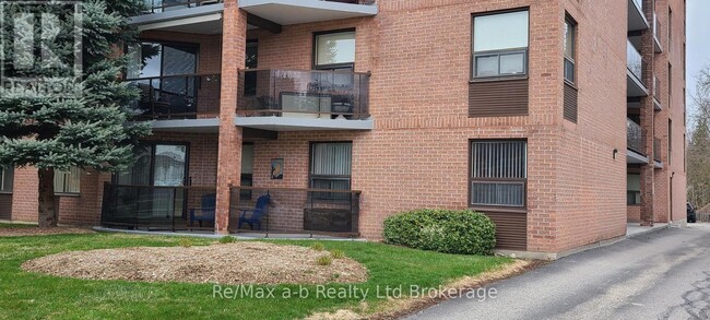 217-217 Thames St S
